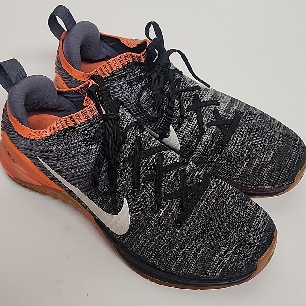 Nike Metcon sz 9.5M/11W flyknit black/orange  lift run training shoes